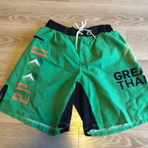 Men’s green shorts M